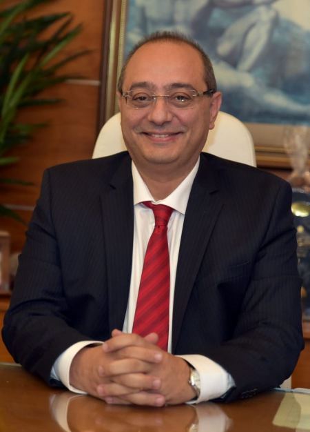 تسلق على أعمدة الكهرباء وسلالم الدرج فاصيب بالركبتين:مؤسسة التأمين الوطني تعترف بمرضه كاصابة عمل بعد صراع طويل